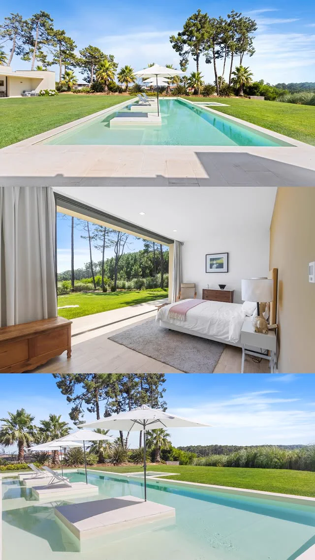 Três vistas do mesmo imóvel: uma piscina comprida com espreguiçadeiras e um chapéu de sol sobre relvado e pinheiros, um quarto com o vão de correr aberto para o jardim, e a piscina vista do outro lado com dois chapéus de sol e uma plataforma sobre a água.